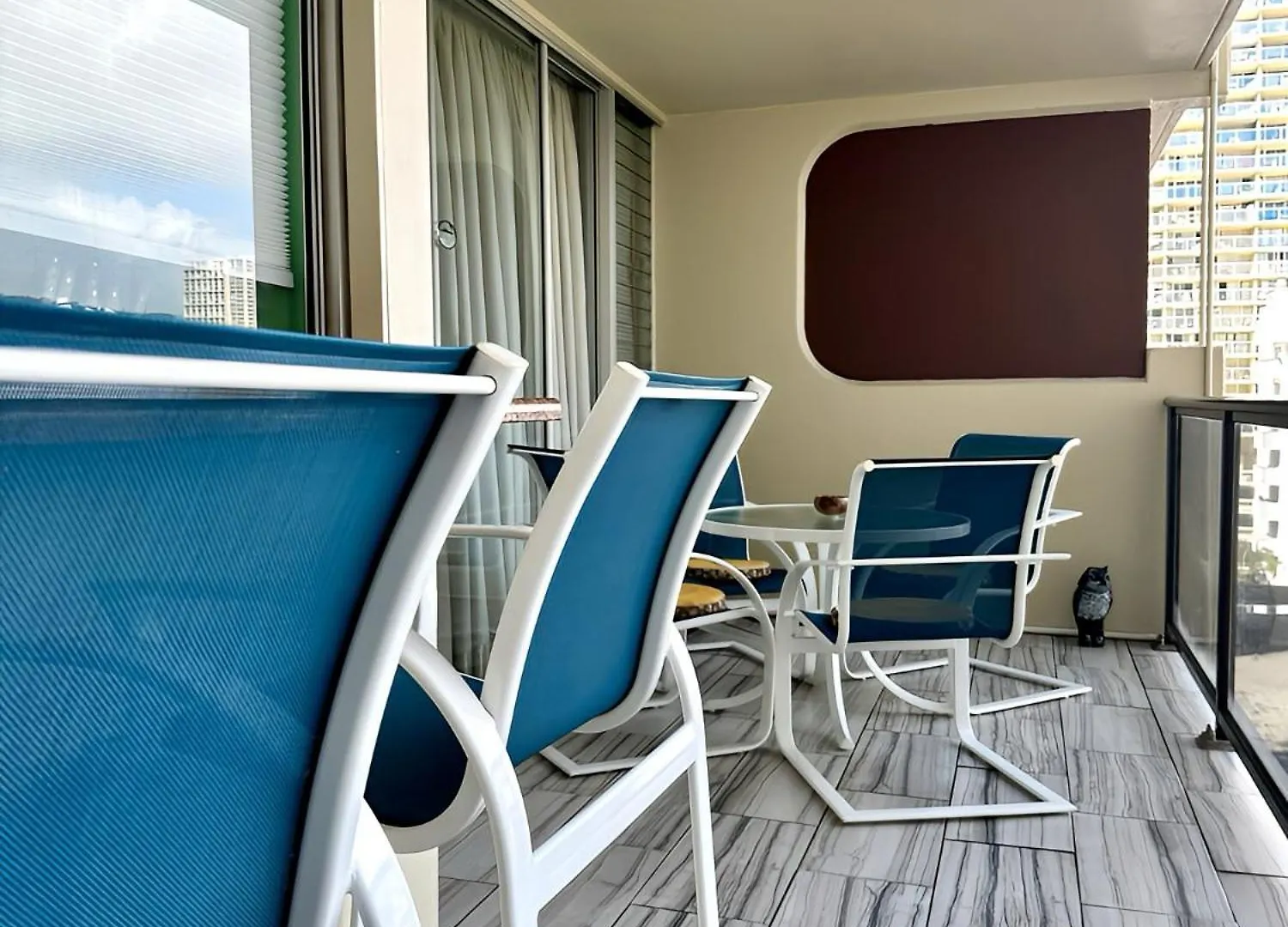 Renovated Studio Free Parking In Prime Waikiki Honolulu
